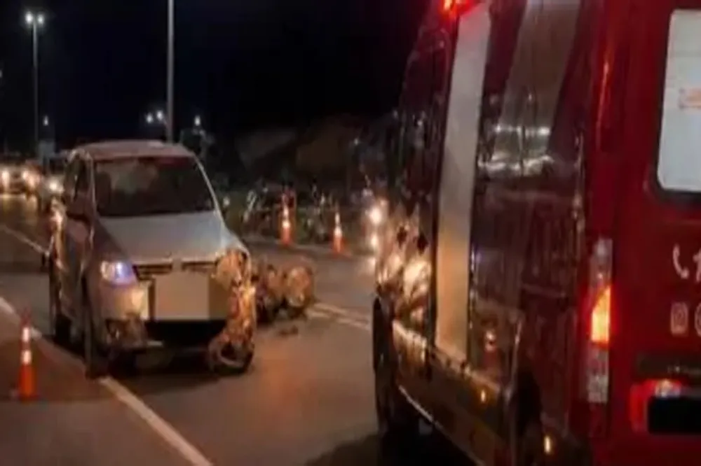 Jovem de 24 anos morre após bater motoneta contra carro na BR-364, em Pimenta Bueno