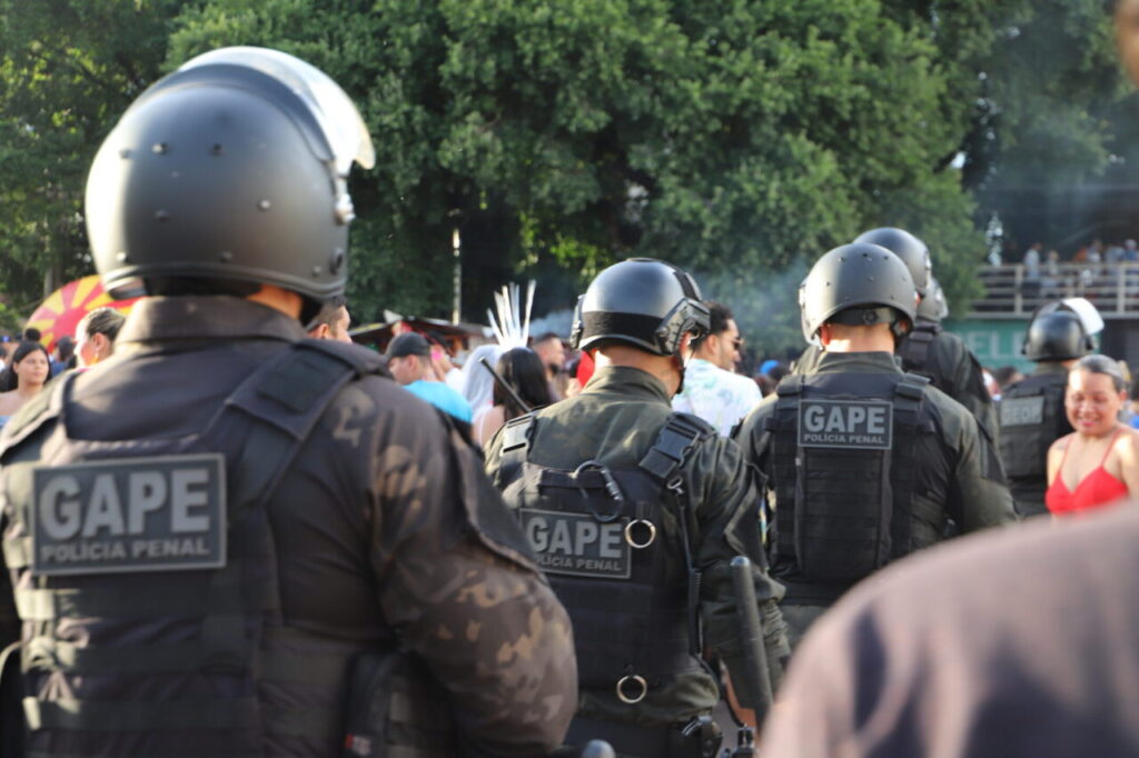 Governo de RO intensifica ações de segurança em bloco carnavalesco na zona Sul de Porto Velho, com operação de patrulhamento da Polícia Penal