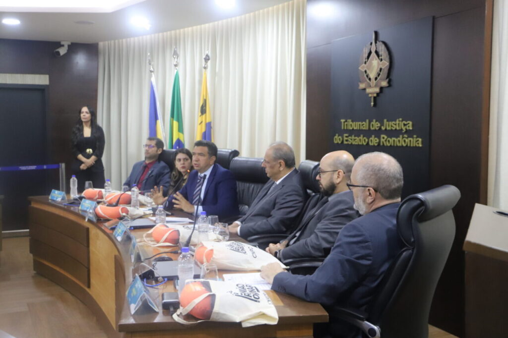 Evolução do sistema prisional e implementação de políticas públicas à integração nacional são discutidas em Porto Velho