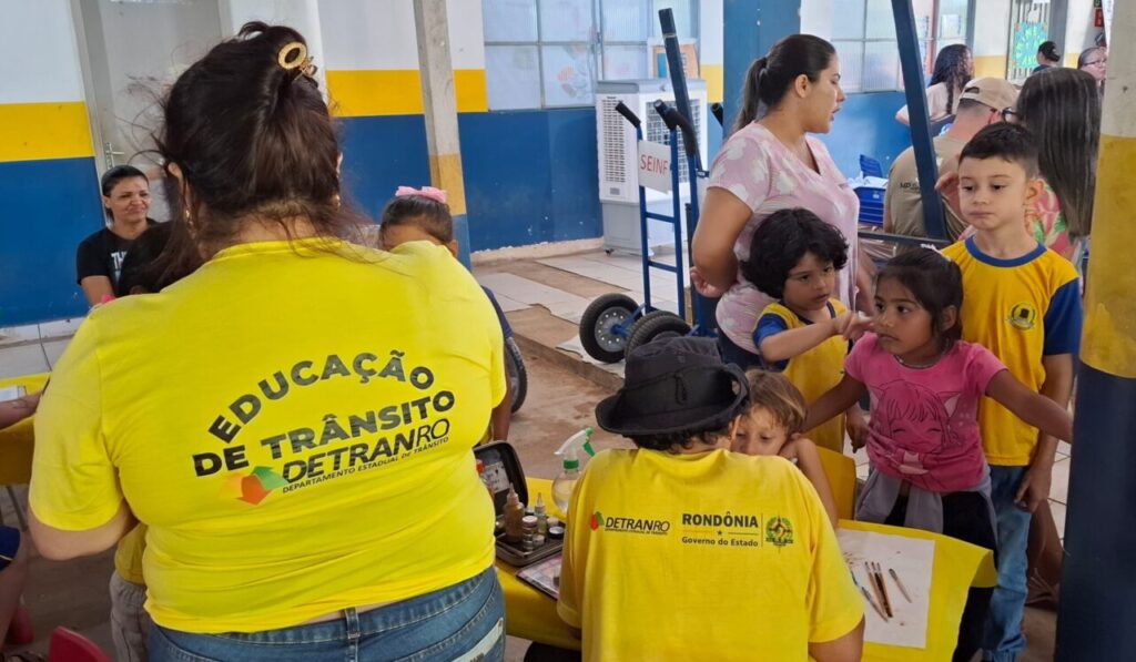 Educação para o trânsito e serviços de veículos e habilitação de condutores são ofertados à população do Baixo Madeira, em Porto Velho 