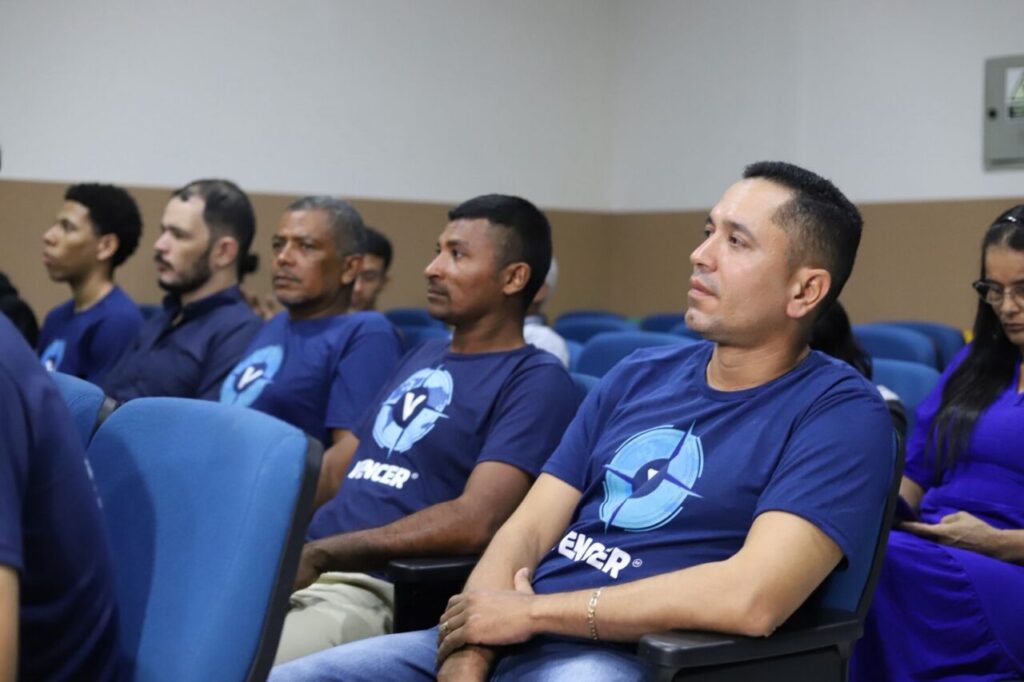 Mais 24 concluintes de cursos do Vencer recebem kits profissionais em Ji-Paraná