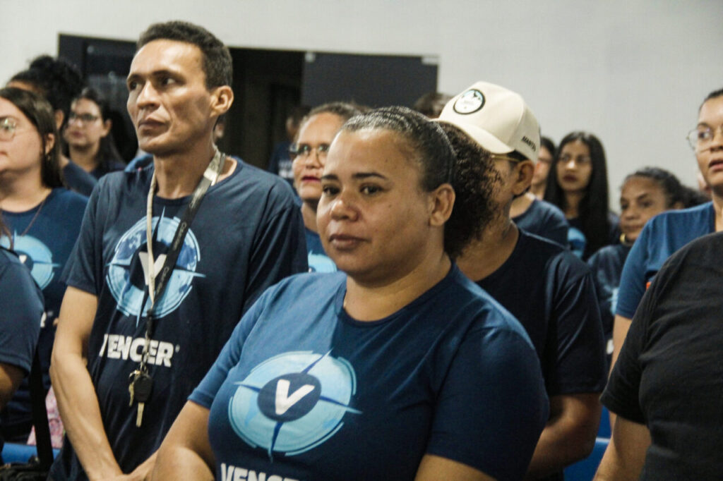 Governo de RO entrega kits profissionais a 70 concluintes de quatro cursos do Programa Vencer, em Porto Velho