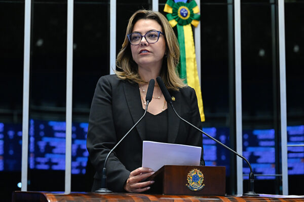 Leila celebra cinco anos da criminalização do stalking, mas pede avanços