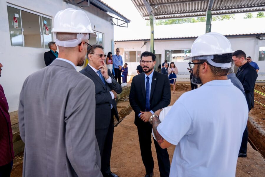 Ritmo acelerado: governador interino visita obras e destaca avanço em escola e espaço de lazer