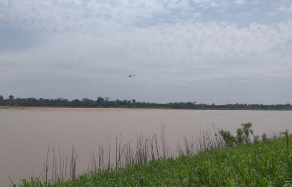 Duas pessoas desaparecem após naufrágio de draga no Rio Madeira
