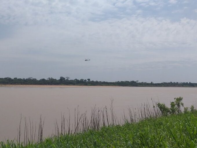 Duas pessoas desaparecem após naufrágio de draga no Rio Madeira
